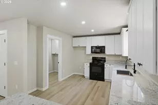 511 9th Ave, Coos Bay, OR 97420 - Photo 11