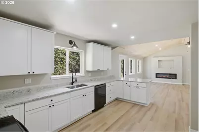 511 9th Ave, Coos Bay, OR 97420 - Photo 13