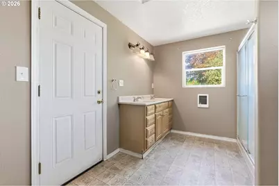 2293 Country Club Ter, Woodburn, OR 97071 - Photo 15