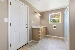 2293 Country Club Terrace, Woodburn, OR 97071 - Photo 15
