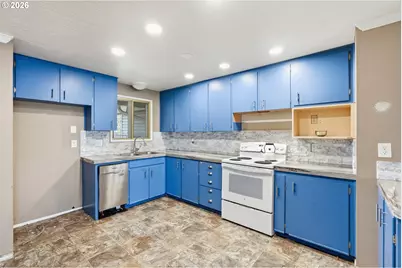 2293 Country Club Ter, Woodburn, OR 97071 - Photo 11