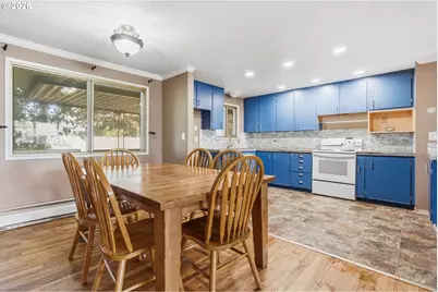2293 Country Club Ter, Woodburn, OR 97071 - Photo 9