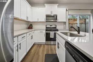 1042 S College St, Newberg, OR 97132 - Photo 7