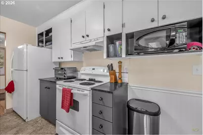 943 Oregon Way, Woodburn, OR 97071 - Photo 11