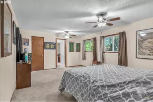 943 Oregon Way, Woodburn, OR 97071 - Photo 13