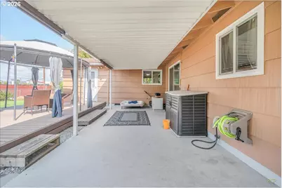 943 Oregon Way, Woodburn, OR 97071 - Photo 29
