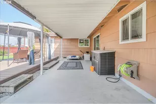 943 Oregon Way, Woodburn, OR 97071 - Photo 29