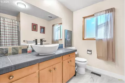 943 Oregon Way, Woodburn, OR 97071 - Photo 23