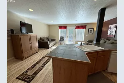 1027 Wasco St, Hood River, OR 97031 - Photo 3