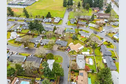 19765 NE Everett Ln, Portland, OR 97230 - Photo 21