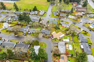 19765 NE Everett Ln, Portland, OR 97230 - Photo 21