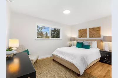 19765 NE Everett Ln, Portland, OR 97230 - Photo 9