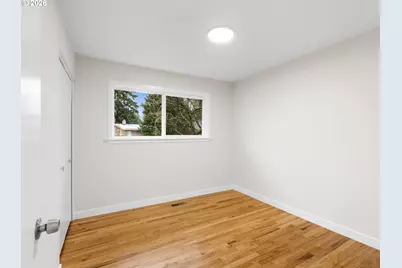 19765 NE Everett Ln, Portland, OR 97230 - Photo 11