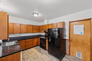 3123 Oak St, North Bend, OR 97459 - Photo 9