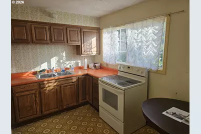 1749 Juniper Ave, Coos Bay, OR 97420 - Photo 11