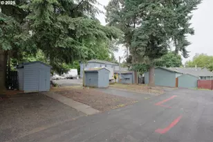 8205 SE Harney St, Portland, OR 97266 - Photo 15