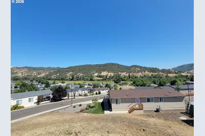 220 Deschutes Ln, Roseburg, OR 97471 - Photo 9