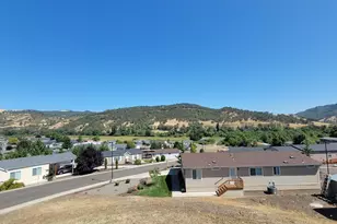 220 Deschutes Ln, Roseburg, OR 97471 - Photo 9