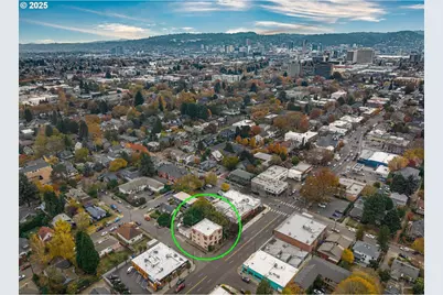 2634 NE Broadway St, Portland, OR 97232 - Photo 3