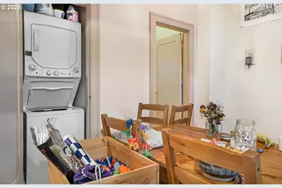 2634 NE Broadway St, Portland, OR 97232 - Photo 11