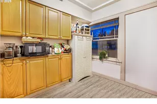 2634 NE Broadway St, Portland, OR 97232 - Photo 13