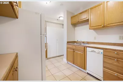 2634 NE Broadway St, Portland, OR 97232 - Photo 23