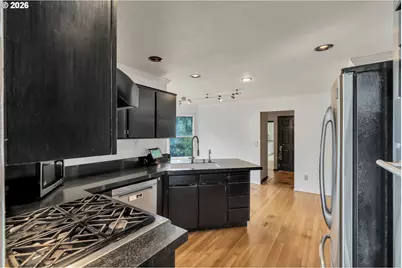706 SW Colony Dr, Portland, OR 97219 - Photo 11
