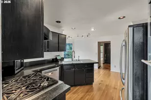 706 SW Colony Dr, Portland, OR 97219 - Photo 11