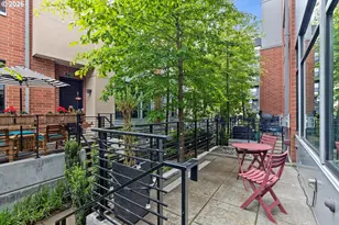 1728 NW Riverscape St, Portland, OR 97209 - Photo 37