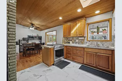 907 SW Halsey St, Troutdale, OR 97060 - Photo 9