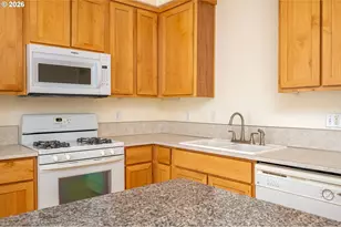 252 NW 11 Mile Ave, Gresham, OR 97030 - Photo 11