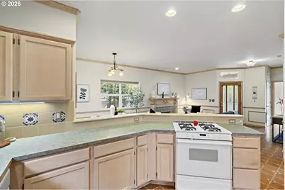 1012 NE Multnomah Dr, Fairview, OR 97024 - Photo 11