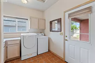 1012 NE Multnomah Dr, Fairview, OR 97024 - Photo 19