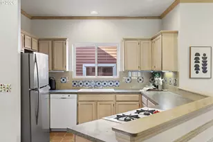 1012 NE Multnomah Dr, Fairview, OR 97024 - Photo 11