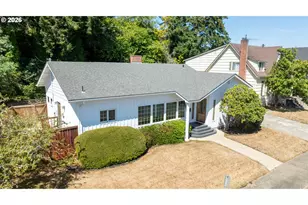 655 S 12th Ct, Coos Bay, OR 97420 - Photo 1