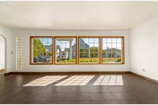 655 S 12th Ct, Coos Bay, OR 97420 - Photo 33
