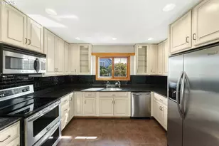 655 S 12th Ct, Coos Bay, OR 97420 - Photo 13