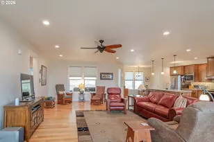 1926 NW Warewood Terrace Ct, Roseburg, OR 97471 - Photo 9