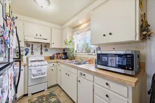 5104 E St, Springfield, OR 97478 - Photo 9
