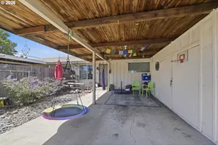 5104 E St, Springfield, OR 97478 - Photo 3