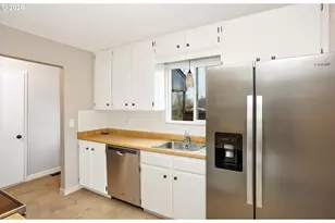 17582 NW Rolling Hill Ln, Beaverton, OR 97006 - Photo 5