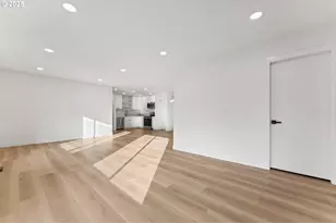 15133 SE Woodward St, Portland, OR 97236 - Photo 9