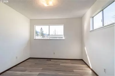 219 Hawthorne St, Sutherlin, OR 97479 - Photo 27