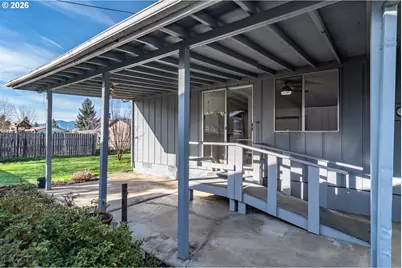 219 Hawthorne St, Sutherlin, OR 97479 - Photo 39