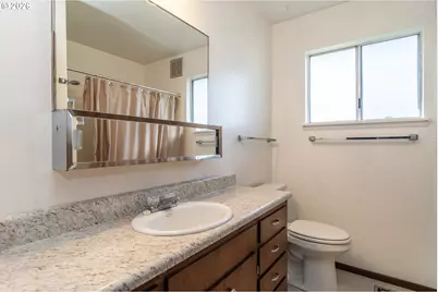 219 Hawthorne St, Sutherlin, OR 97479 - Photo 23