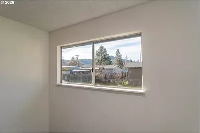 219 Hawthorne St, Sutherlin, OR 97479 - Photo 31