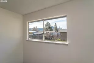 219 Hawthorne St, Sutherlin, OR 97479 - Photo 31