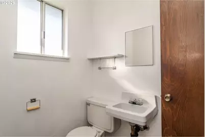 219 Hawthorne St, Sutherlin, OR 97479 - Photo 37