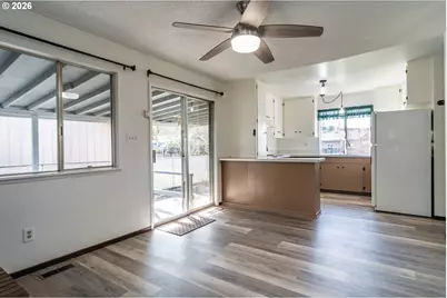 219 Hawthorne St, Sutherlin, OR 97479 - Photo 9