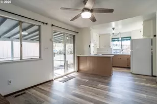 219 Hawthorne St, Sutherlin, OR 97479 - Photo 9